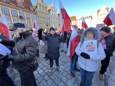 Protest Wolnych Polak W We Wroc Awiu Zwolennicy Pis Precz Z