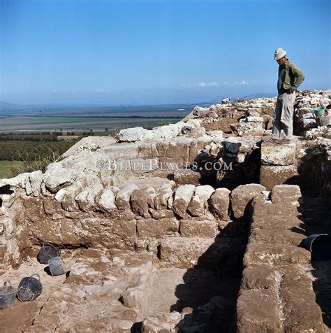 Megiddo Casemate Wall With Yigael Shiloh Db6704060606