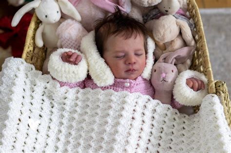 Shell Crochet Baby Blanket (Free Pattern) - Maisie and Ruth