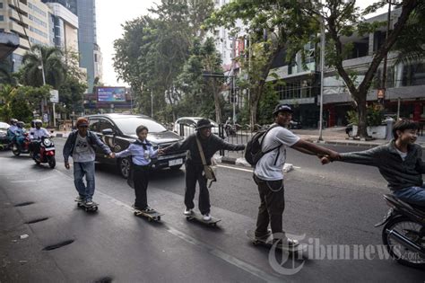 Merayakan Hari Skateboard Sedunia Foto 1 1969696 TribunNews