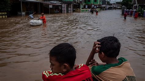 Indonesian Officials Warn People To Stay Clear Of Coast Near Volcano