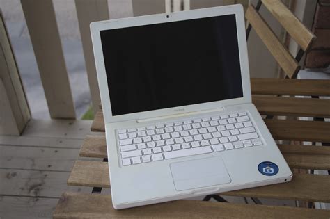 2008 White Macbook