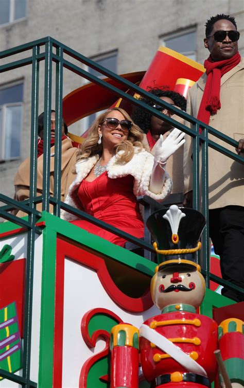 Mariah Carey Celebrates Annual Macys Thanksgiving Day Parade Celeb Donut