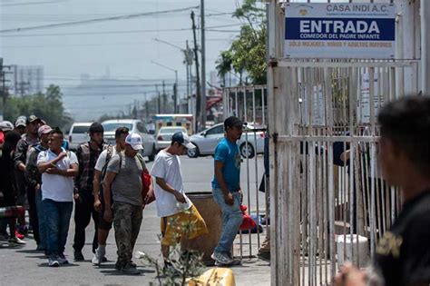 Migrantes Que Fueron Secuestrados En SLP Reciben Tarjetas De Visitante