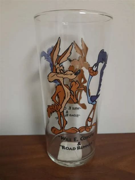 Warner Bros Studio Tour Looney Tunes Road Runner Wile E Coyote Keychain