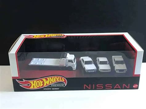 Hot Wheels Box Set Premium Fleet Street Nissan Skyline 2000GT R Nissan Skyline C210