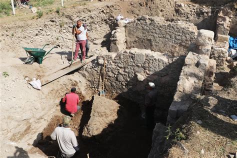 Antiocheia Antik Kenti nde Roma dönemine ait odalar ve sunu kapları bulundu