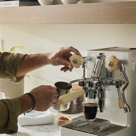Coffee Bean Basics: Roast, Grind, and Flavor | Sur La Table – Lid & Ladle