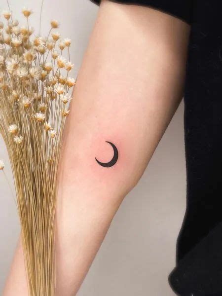 Simple Moon Tattoo | Moon tattoo, Cresent moon tattoo, Full moon tattoo