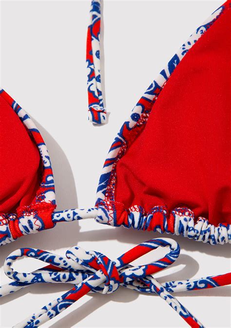 Kırmızı Bikini Üstü Mavi