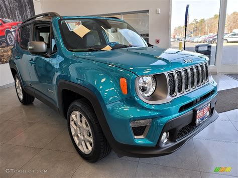 Bikini Metallic Jeep Renegade Limited X Photo