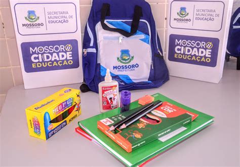 Prefeitura Entrega Kit De Material Escolar Para Alunos Da Creche Do