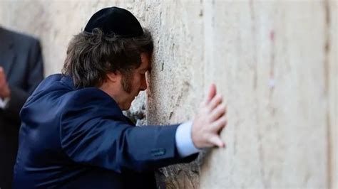 Javier Milei recorrió el Muro de los Lamentos en Jerusalén Junín 24