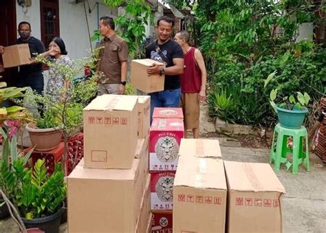 Kelabui Polisi Warga Cirebon Simpan Miras Di Dalam Bunker Kumparan