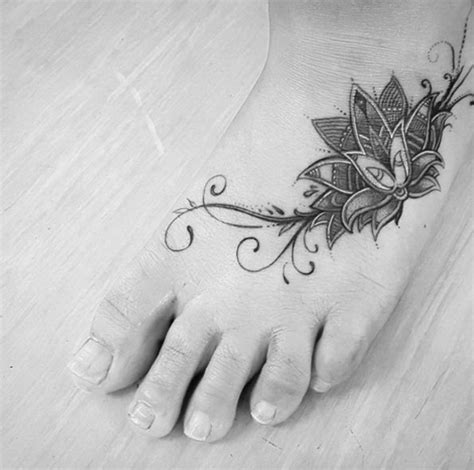 50 Elegant Foot Tattoo Designs For Women For Creative Juice