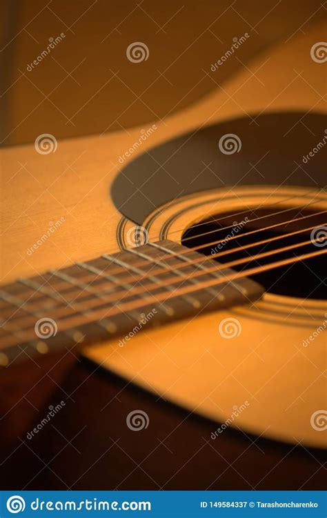 Foto De La Guitarra Ac Stica En Tonos Acogedores Calientes Imagen De