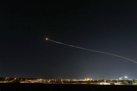 Nach Raketenangriff Greift Israel Ziele Im Gazastreifen An