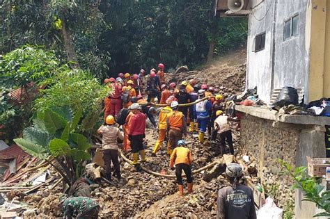 4 Warga Tertimbun Longsor Di Bogor Belum Juga Ditemukan