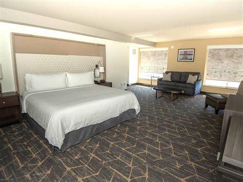 Hotels In Oakland CA Next To Oakland Airport | Holiday Inn & Suites Oakland - Airport