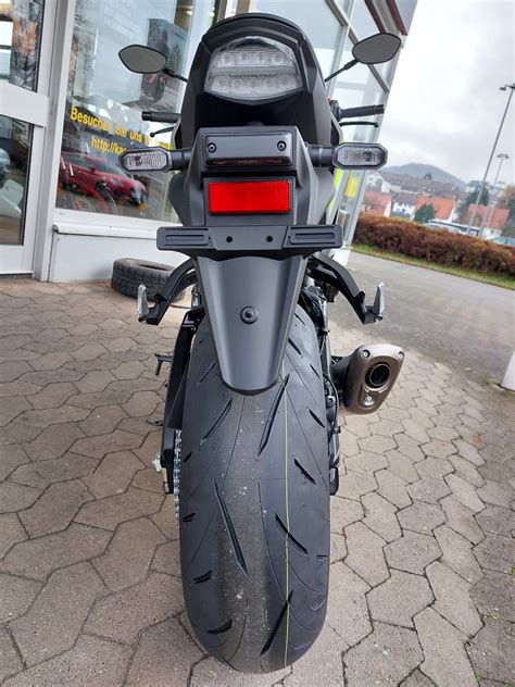 Motorrad Suzuki GSX S1000 YSF blau VORFÜHRER Baujahr 2023 333 km