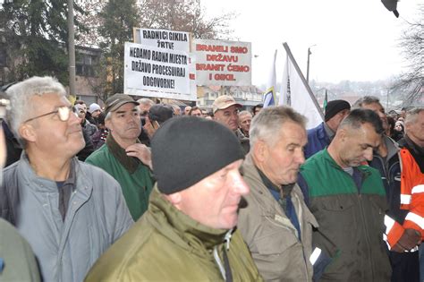 Radnici GIKIL A Danas Na Protestima Pred Vladom FBiH