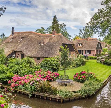 Giethoorn W Holandii Puzzle Online