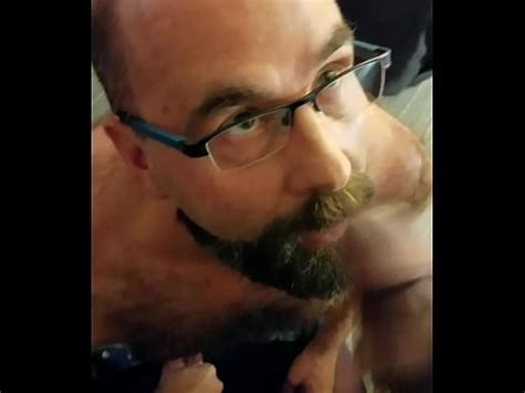 Tomando su carga en la habitación del hotel XVIDEOS