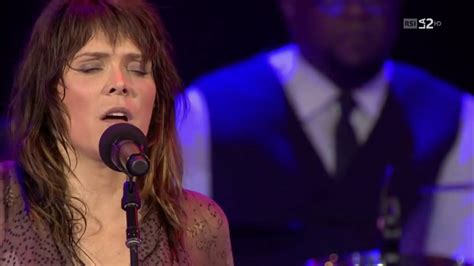 Beth Hart Caught Out In The Rain Youtube