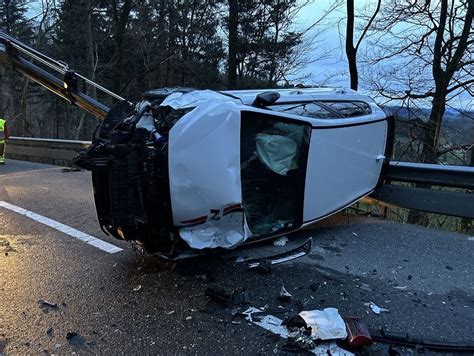 J Hriger Verursacht Am B Hler Unfall Mit Vier Autos Und Berschl Gt