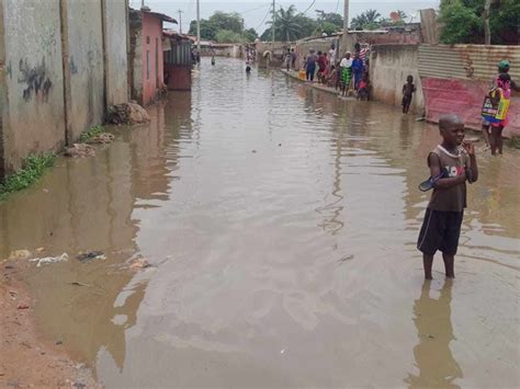 Falta de condições para sucção das águas da chuva leva moradores da