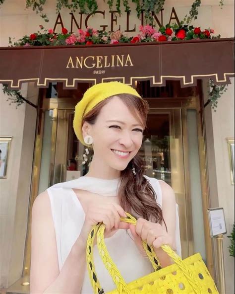 里井真由美さんのインスタグラム写真 里井真由美instagram「🇫🇷パリ「アンジェリーナ」夏モンブランは「マンゴー」でございます〜🥭