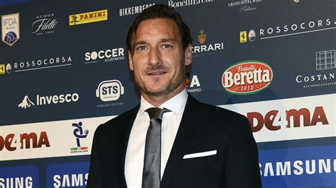 Roma Totti Come Maldini Pronto Il Ruolo Di Direttore Tecnico