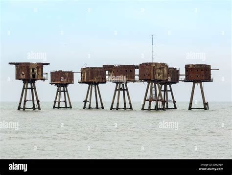 12/10/2013 Sea forts at Red Sands, Thames Estuary Maunsell Forts. River ...