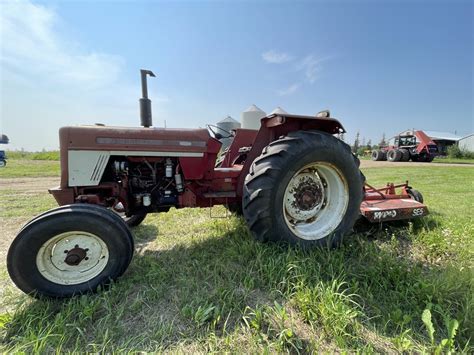 Dunkle Auction Services 1974 IH 574 Tractor 5 839 Hours 67 Hp 3