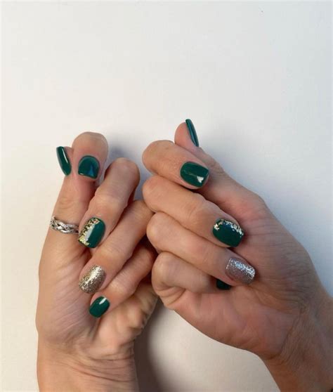 Best September Nails Dark Green And Glitter Short Nails