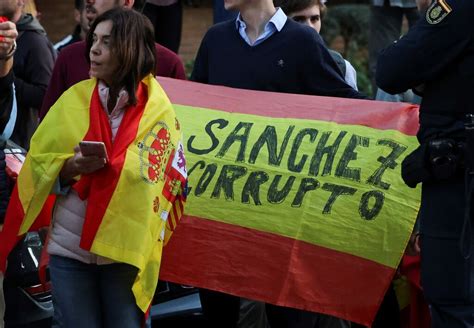 Las Fotos De La Protesta En M Laga Contra Pedro S Nchez Se Vende