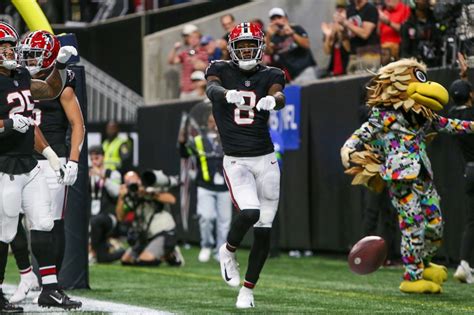 Falcons Kyle Pitts Makes Can T Miss Catch Vs Buccaneers