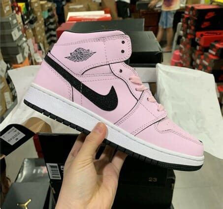 Air Jordan 1 Mid Black Pink - Robert Henrys