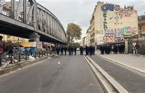 Paris Le Campement De Migrants De La Chapelle Vacu