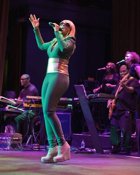 Mary J. Blige Performs Concert To Launch The New Fillmore Silver Spring ...