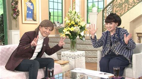 左から小室哲哉、黒柳徹子。cテレビ朝日 小室哲哉12年ぶり「徹子の部屋」登場、keikoの肉声メッセージ届ける 画像ギャラリー 1