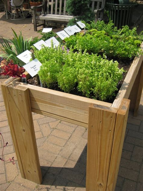 Carré potager surélevé et bac à fleurs sur pied fiche pratique