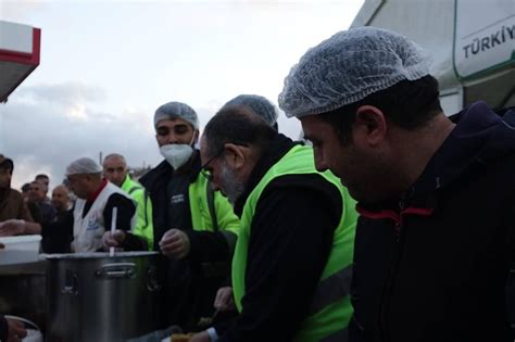 Umut Kervanı Vakfı Genel Başkanı Kurtaran Elimizden geldiğince