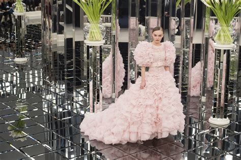 Repasamos los looks y momentos más icónicos de Karl Lagerfeld para Chanel