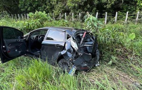 Ex Bbb Gizelly Bicalho Sofre Acidente De Carro No Extremo Sul Da Bahia