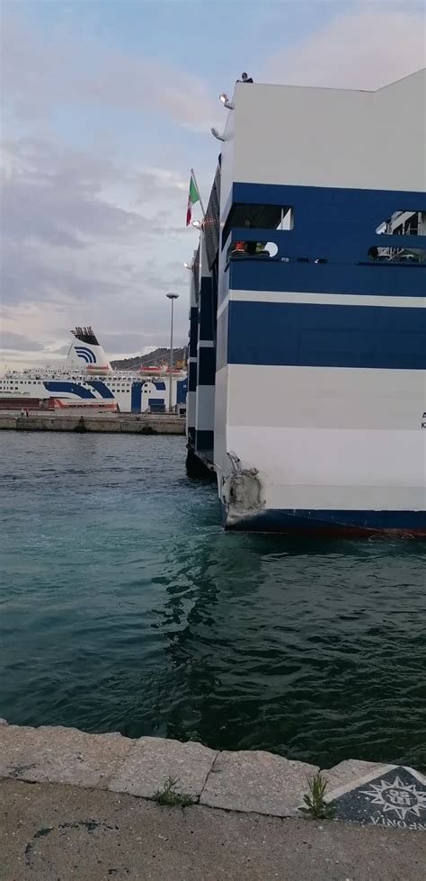 Scontro Nel Porto Di Palermo Tra La Nave Raffaele Rubattino E L