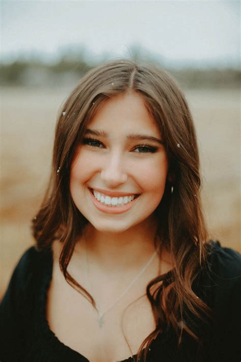 Emily Noelle Associate Team | Oregon - emilynoellephoto.com