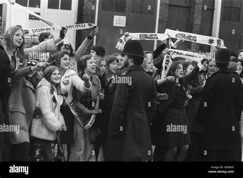 Screaming Osmonds Brothers Fan Outside Britannia Hotel Hi Res Stock