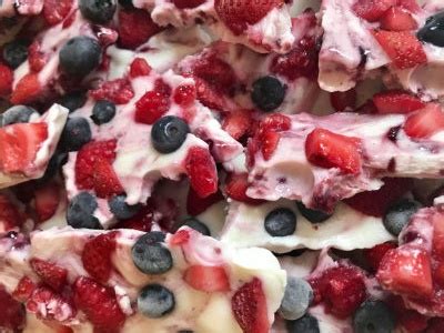 Frozen Yogurt Berry Bark Macrostax