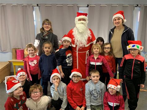 Le père Noël rend visite à lécole Bienvenue sur le site de l Ecole